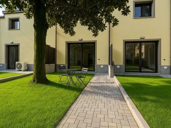 casa indipendente in vendita a Milano in zona Adriano