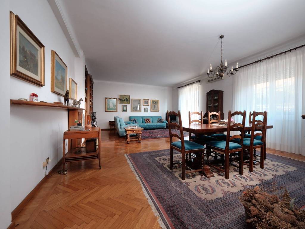 appartamento in vendita a Milano in zona Sempione