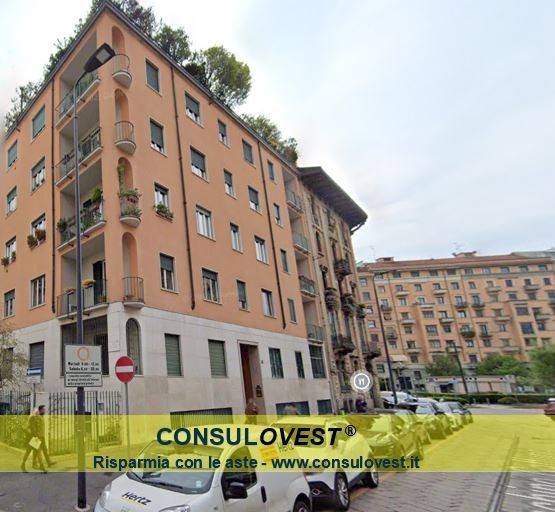 locale commerciale in vendita a Milano in zona Loreto