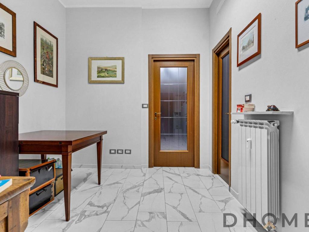 appartamento in vendita a Milano in zona Adriano