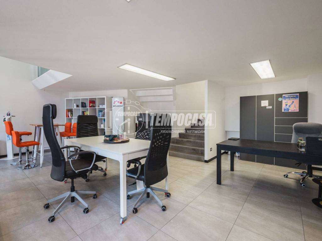 ufficio in vendita a Milano in zona Lambrate