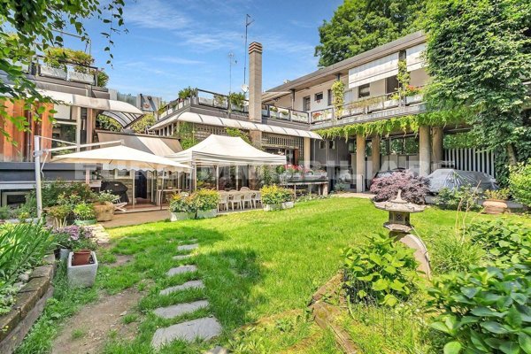 casa indipendente in vendita a Milano in zona Trenno