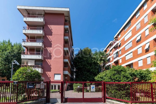 appartamento in vendita a Milano in zona Famagosta
