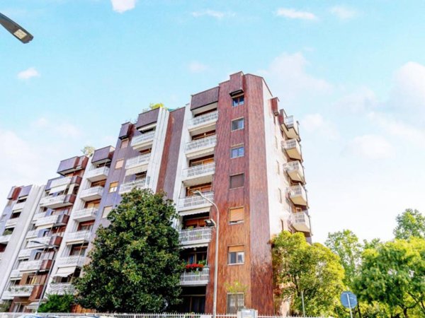 appartamento in vendita a Milano in zona Vigentino