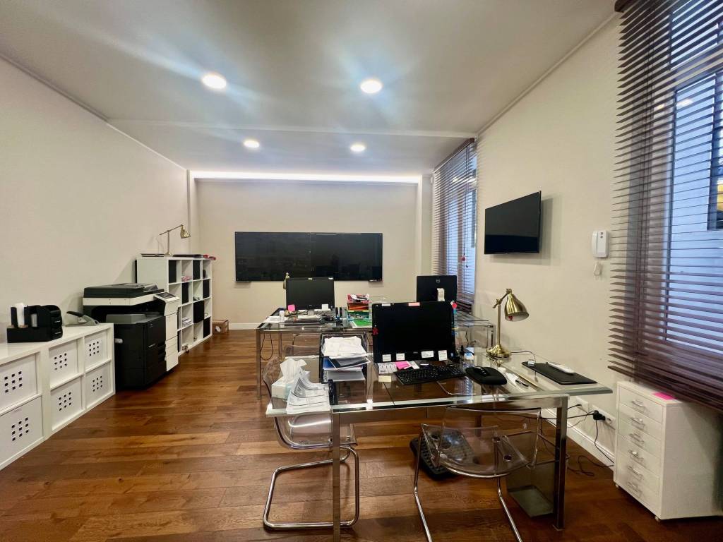 ufficio in vendita a Milano in zona Porta Garibaldi