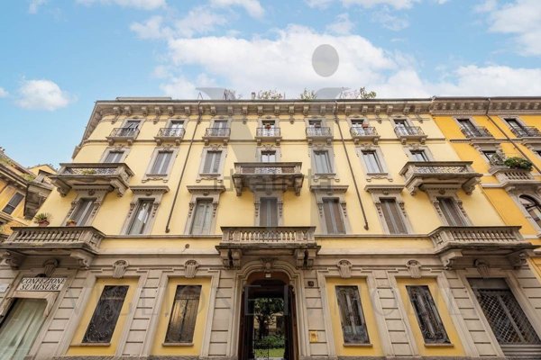 appartamento in vendita a Milano in zona Sant'Ambrogio
