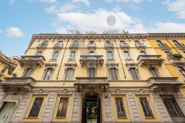 appartamento in vendita a Milano in zona Sant'Ambrogio
