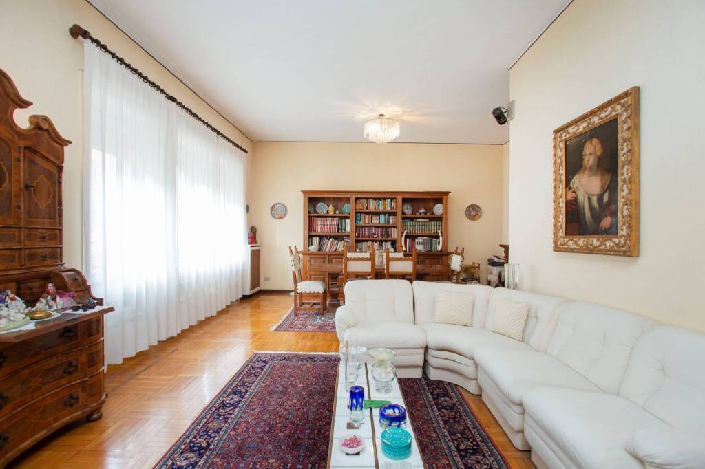 appartamento in vendita a Milano in zona Centro Direzionale