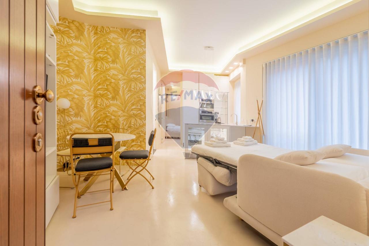 appartamento in vendita a Milano in zona Sant'Ambrogio