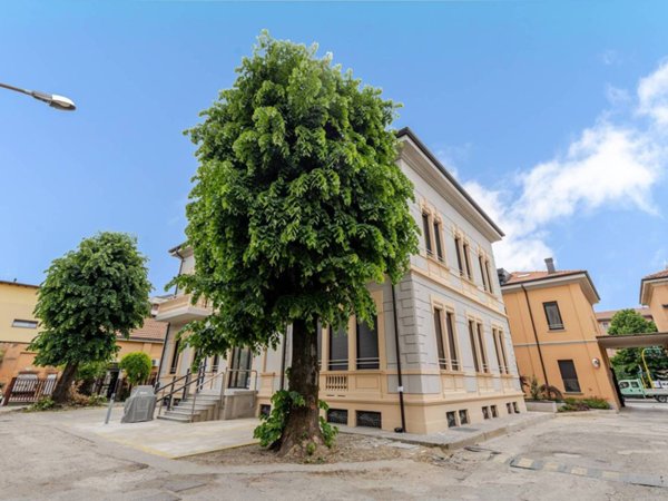 appartamento in vendita a Milano in zona Montalbino