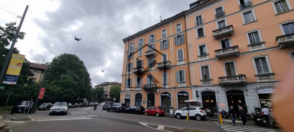locale commerciale in vendita a Milano in zona Solari