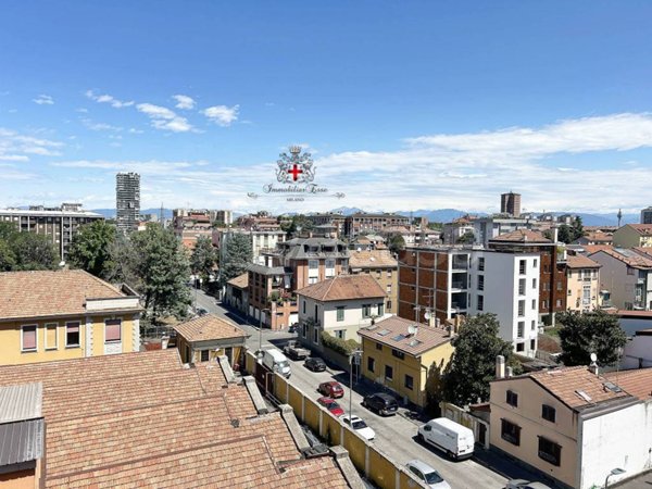 ufficio in vendita a Milano in zona Crescenzago