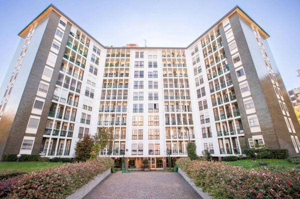 appartamento in vendita a Milano in zona Lorenteggio