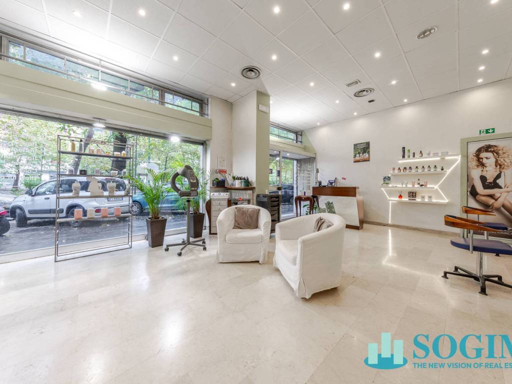 negozio in vendita a Milano in zona Piazzale Lodi