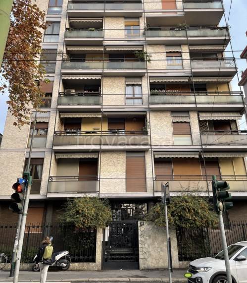 appartamento in vendita a Milano in zona Piazzale Lodi