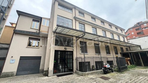 locale commerciale in vendita a Milano in zona Bruzzano