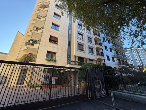 appartamento in vendita a Milano in zona Bocconi