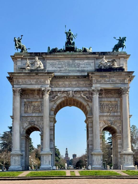 negozio in vendita a Milano in zona Sempione