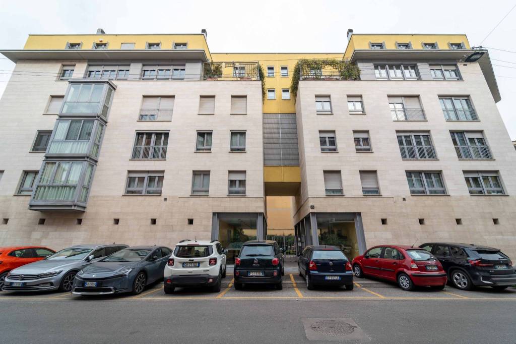 ufficio in vendita a Milano in zona Città Studi