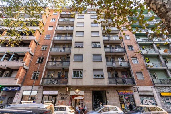 negozio in vendita a Milano in zona Lorenteggio