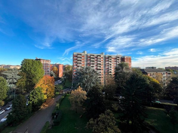 appartamento in vendita a Milano in zona QT8