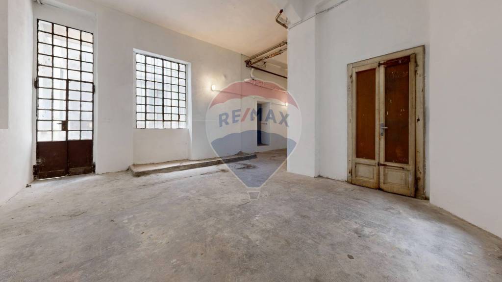locale commerciale in vendita a Milano