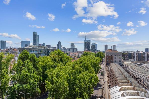 appartamento in vendita a Milano in zona Isola