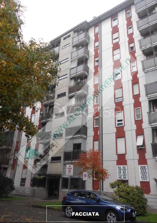 appartamento in vendita a Milano in zona Gallaratese