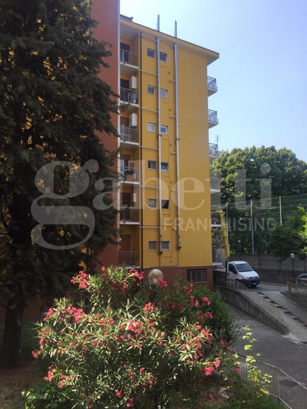 appartamento in vendita a Milano in zona Famagosta