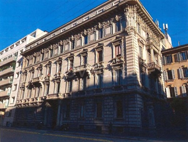appartamento in vendita a Milano in zona Sant'Ambrogio