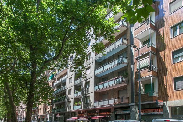 appartamento in vendita a Milano in zona Lorenteggio