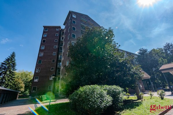 appartamento in vendita a Milano in zona Morivione