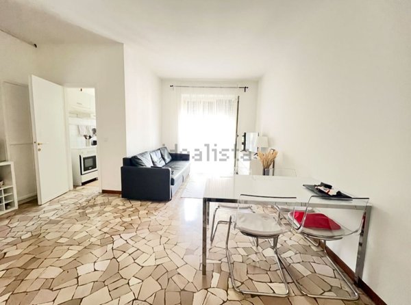 appartamento in vendita a Milano in zona Lorenteggio
