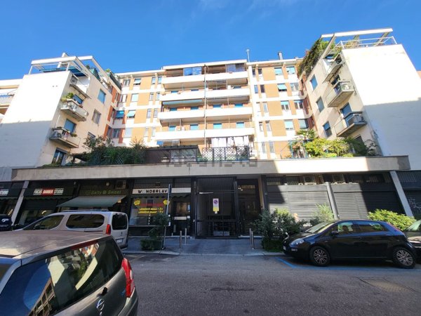appartamento in vendita a Milano in zona Lorenteggio