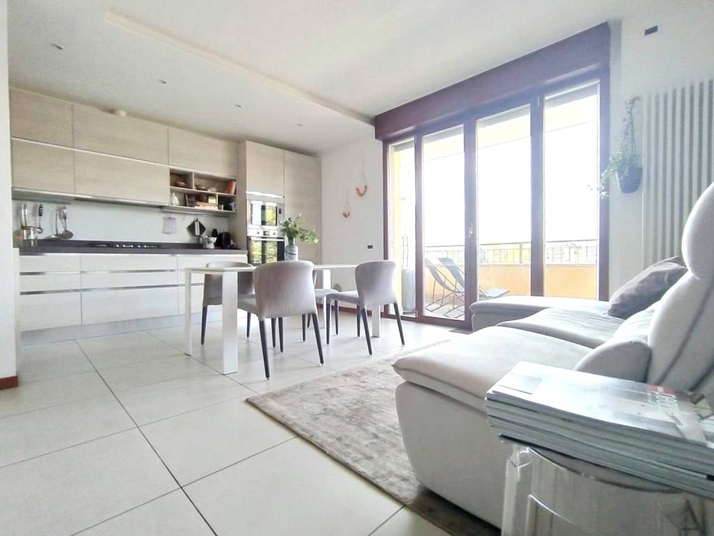 appartamento in vendita a Milano in zona Restocco Maroni