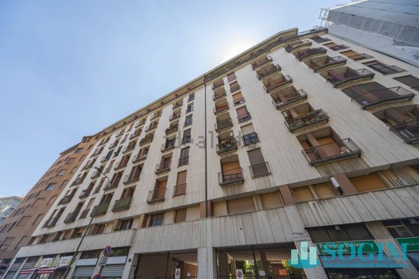 appartamento in vendita a Milano in zona Lorenteggio