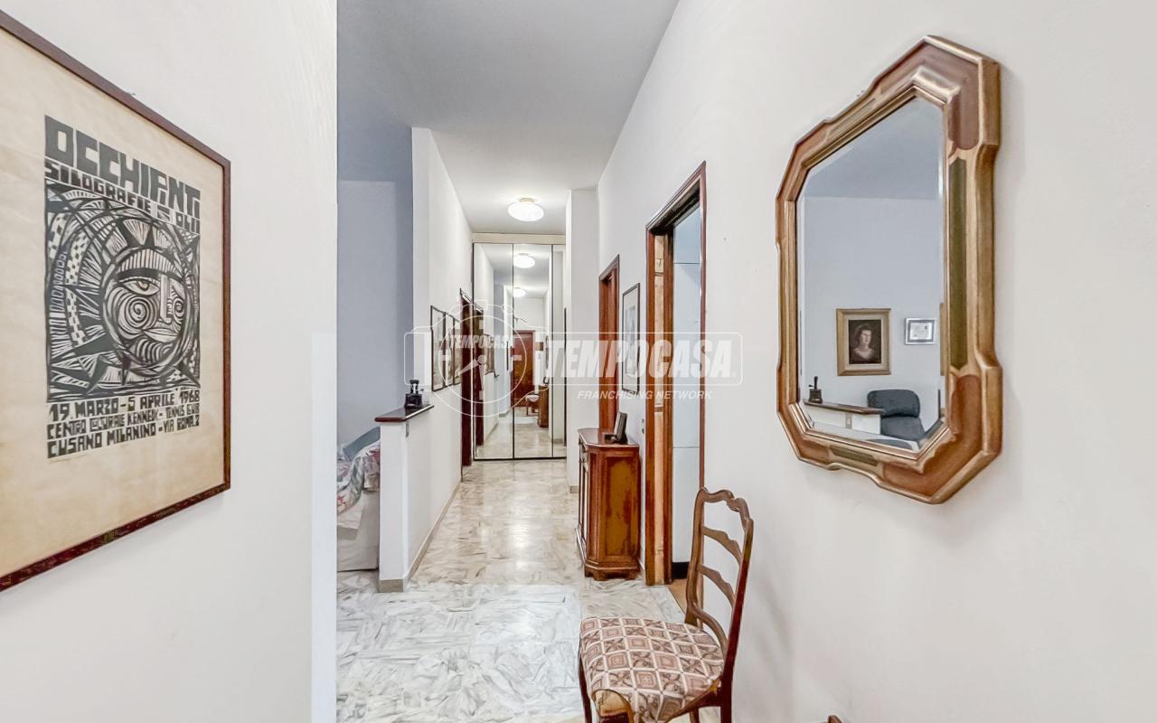 appartamento in vendita a Milano in zona QT8