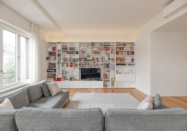 appartamento in vendita a Milano in zona Porta Nuova