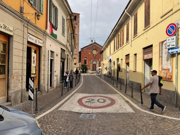 appartamento in vendita a Milano in zona Baggio