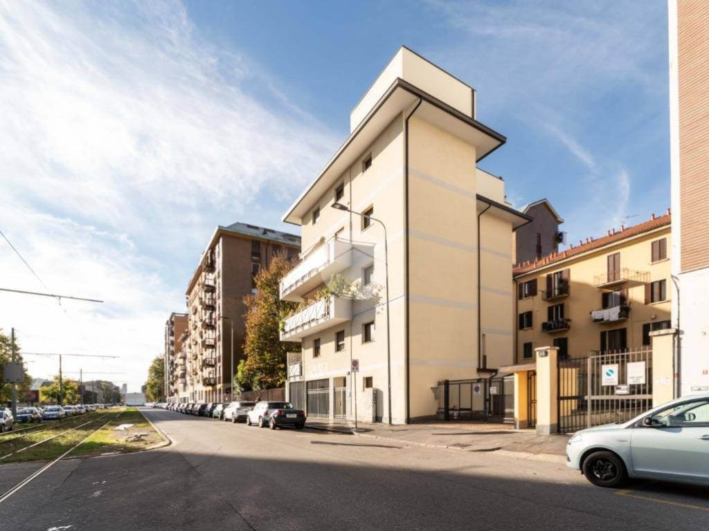 appartamento in vendita a Milano in zona Famagosta