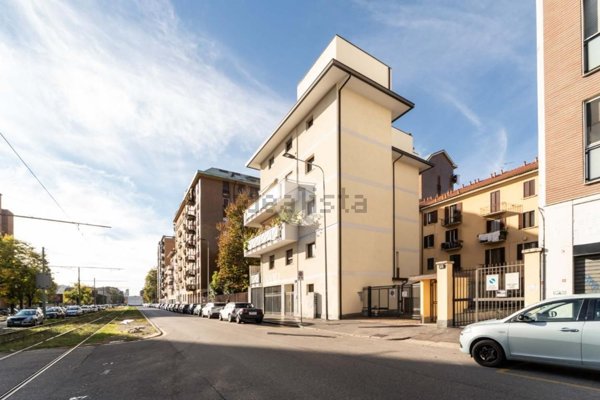 appartamento in vendita a Milano in zona Lorenteggio