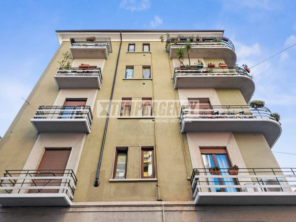 locale commerciale in vendita a Milano in zona Città Studi