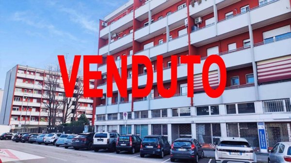 appartamento in vendita a Milano in zona Barona