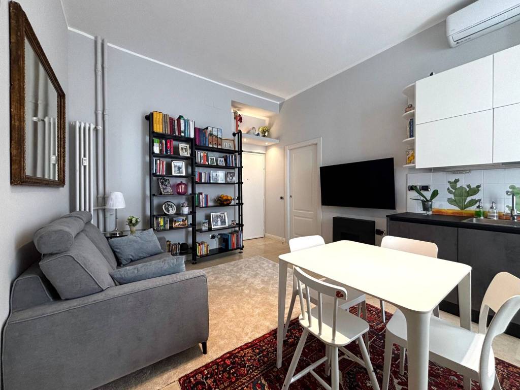 appartamento in vendita a Milano in zona Guastalla