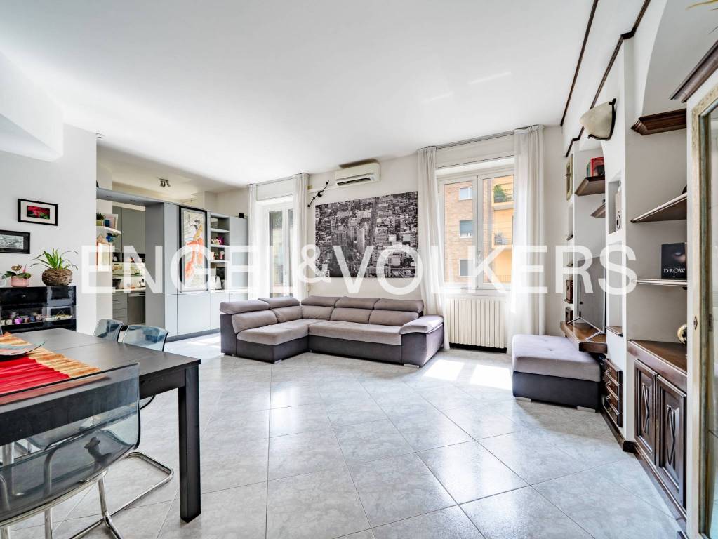 appartamento in vendita a Milano in zona Porta Genova