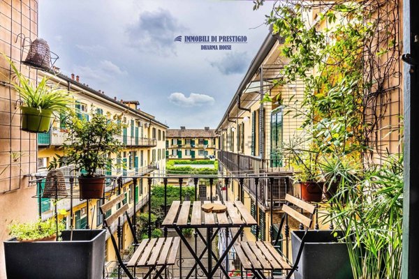 appartamento in vendita a Milano in zona Porta Genova