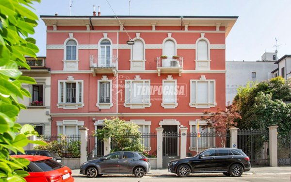 appartamento in vendita a Milano in zona Bocconi