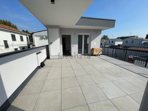 appartamento in vendita a Milano in zona Barona