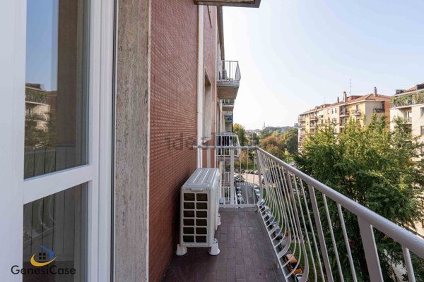 appartamento in vendita a Milano in zona Lorenteggio