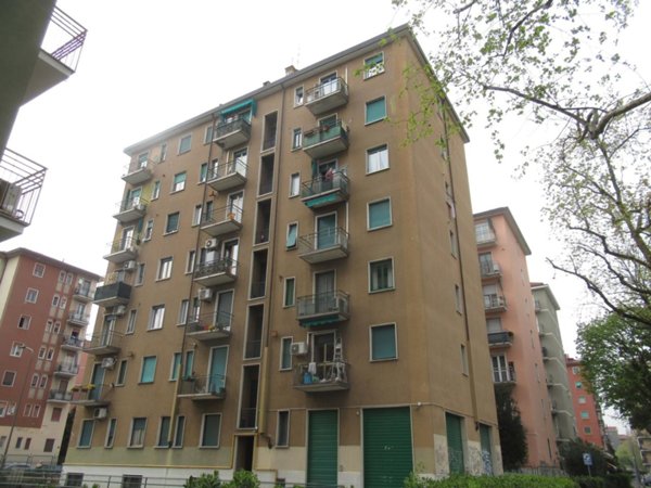 appartamento in vendita a Milano in zona Rottole